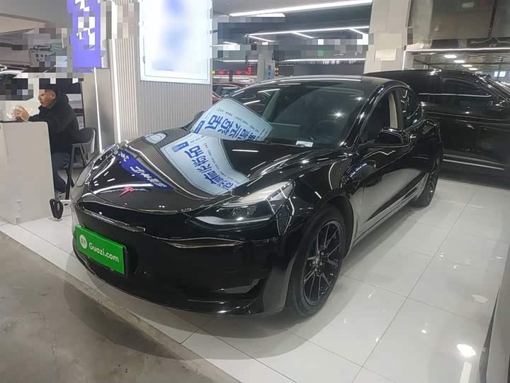 Фото 2 - Tesla Model 3