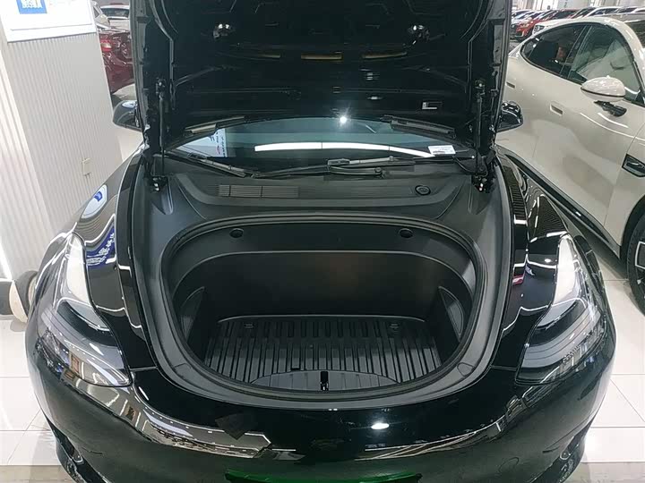 Фото 20 - Tesla Model 3