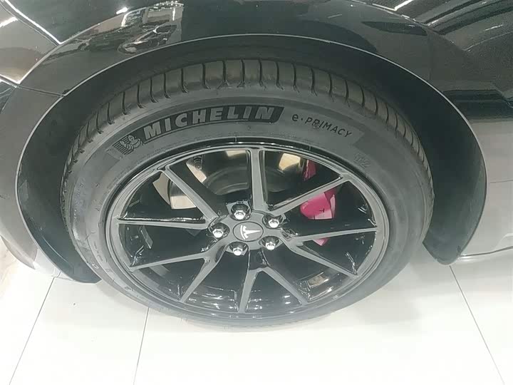 Фото 23 - Tesla Model 3