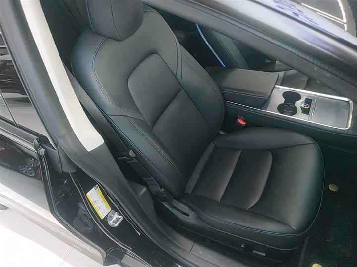 Фото 25 - Tesla Model 3