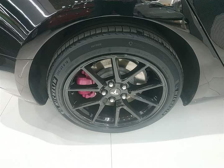 Фото 26 - Tesla Model 3