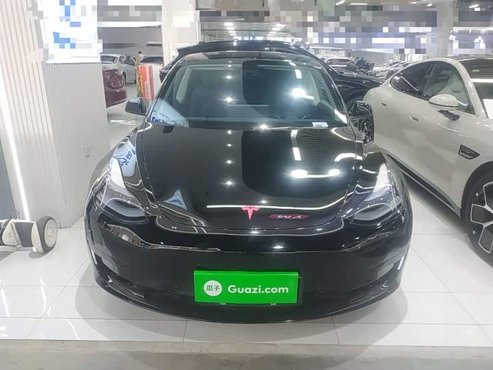 Фото 3 - Tesla Model 3