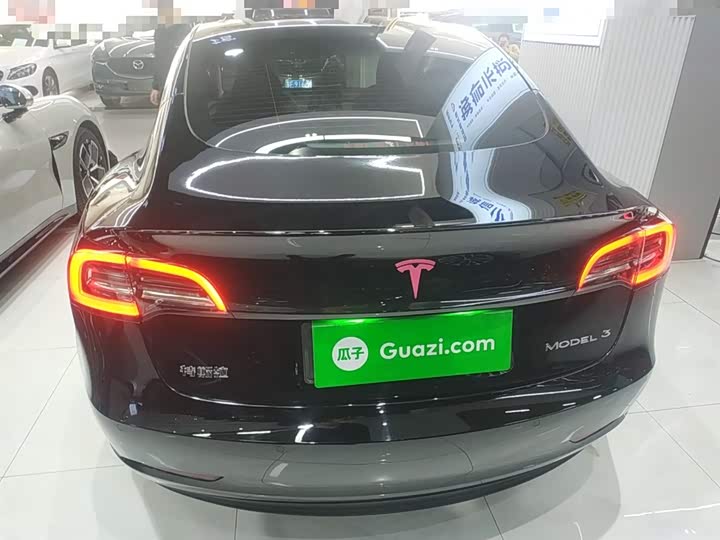 Фото 6 - Tesla Model 3