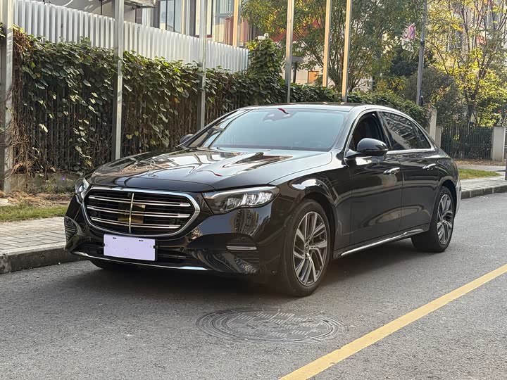 Фото 1 - Mercedes-Benz E-Class