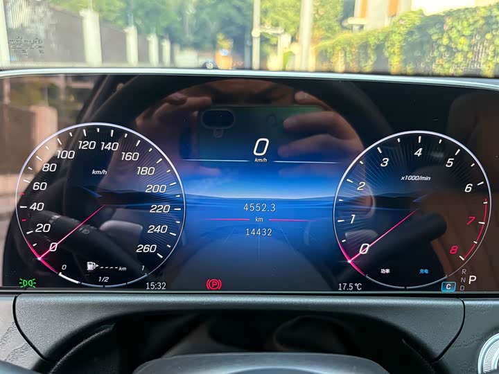 Фото 16 - Mercedes-Benz E-Class