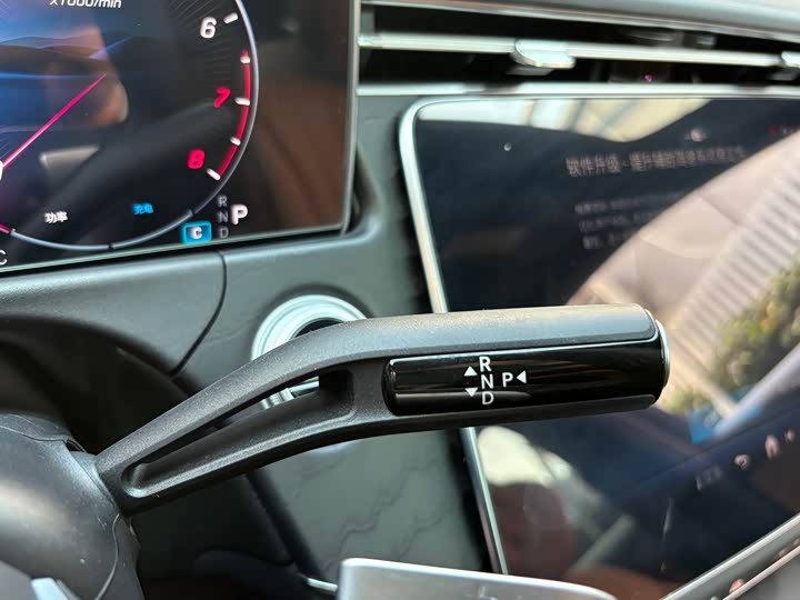 Фото 17 - Mercedes-Benz E-Class