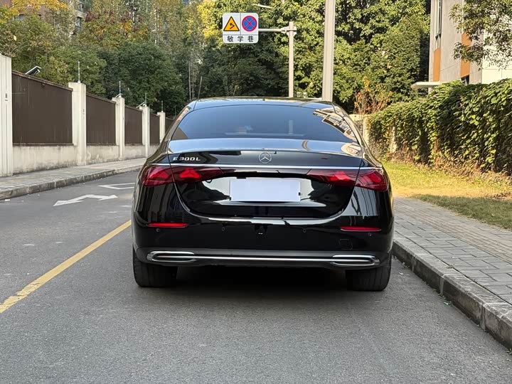 Фото 20 - Mercedes-Benz E-Class