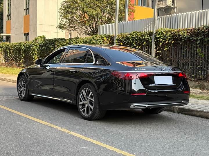 Фото 21 - Mercedes-Benz E-Class