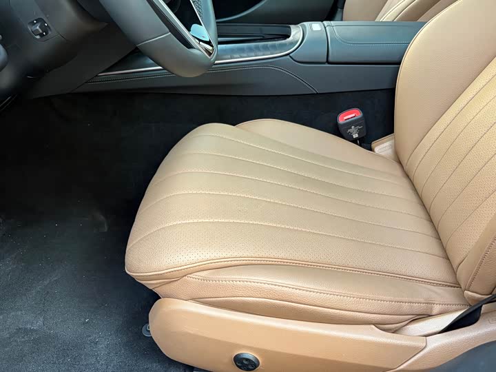 Фото 7 - Mercedes-Benz E-Class