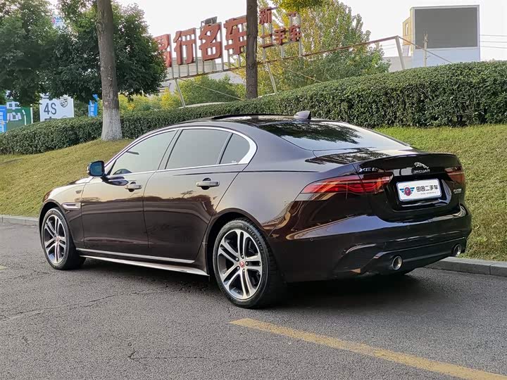 Фото 4 - Jaguar XE L