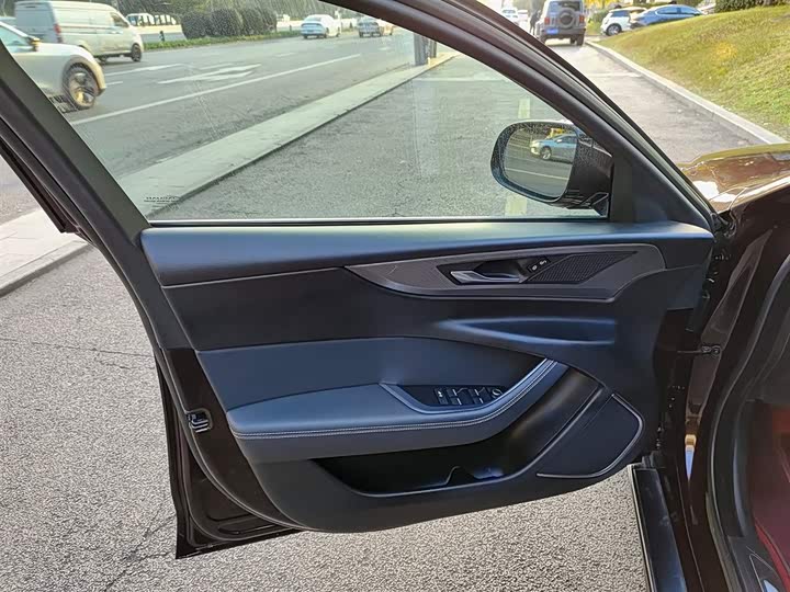 Фото 6 - Jaguar XE L