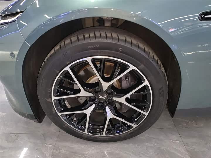 Фото 23 - XPeng P7