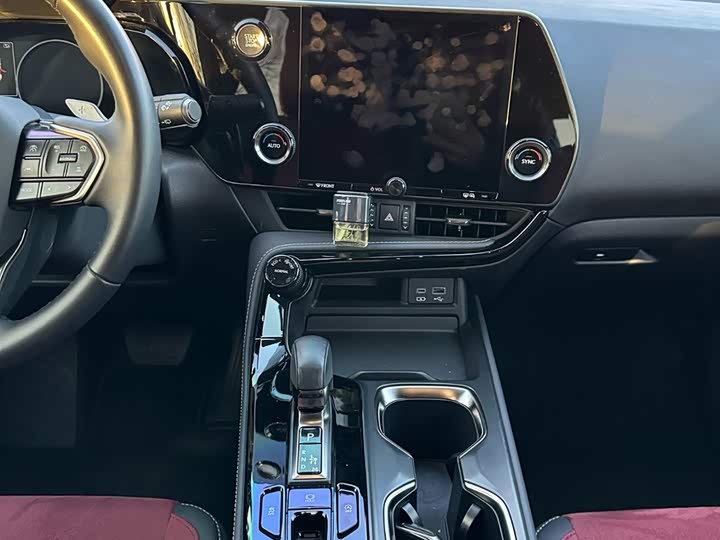 Фото 23 - Lexus NX