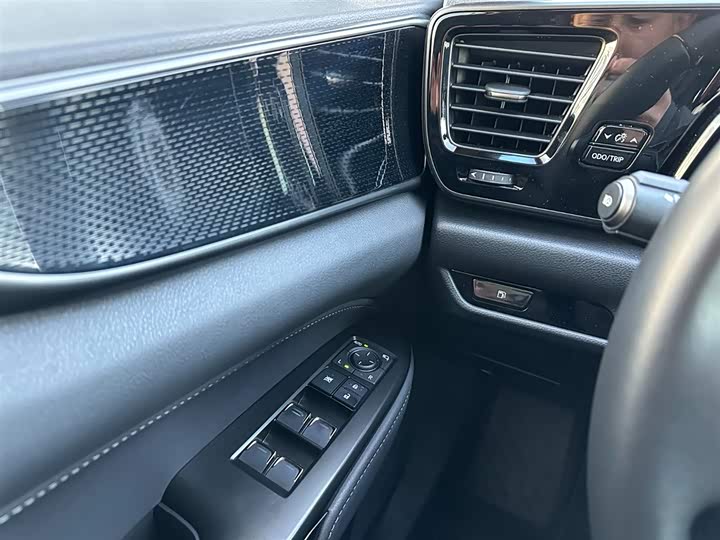 Фото 24 - Lexus NX