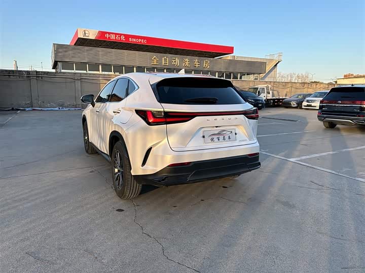 Фото 4 - Lexus NX