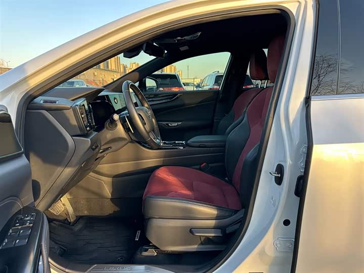 Фото 9 - Lexus NX