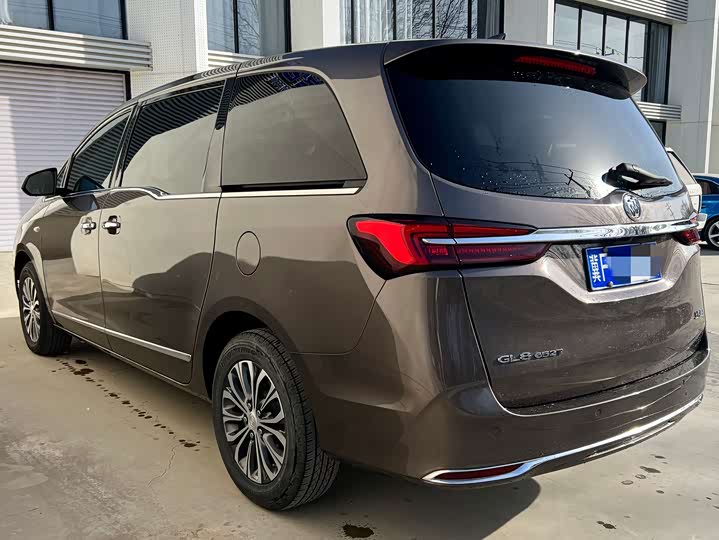 Фото 4 - Buick GL8 ES