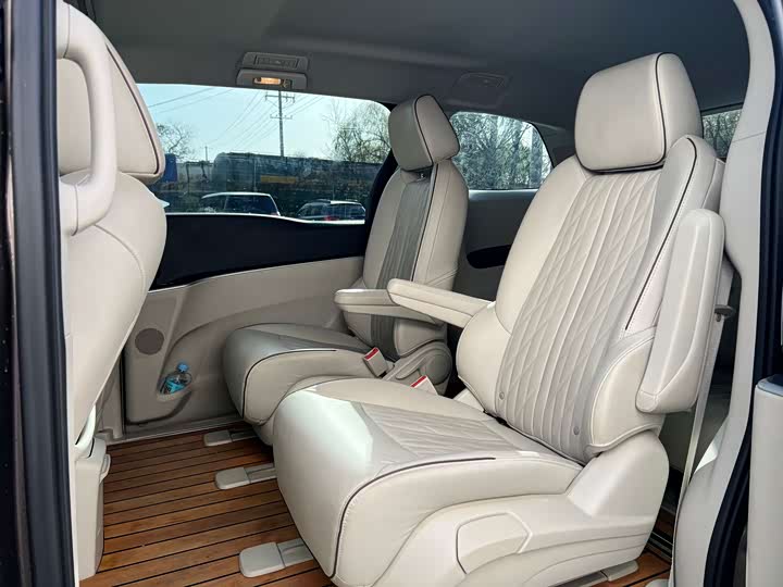 Фото 6 - Buick GL8 ES