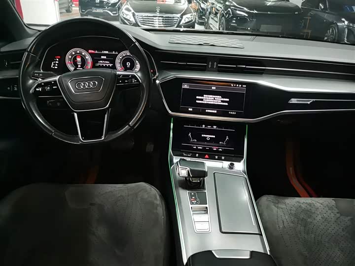 Фото 10 - Audi A6L