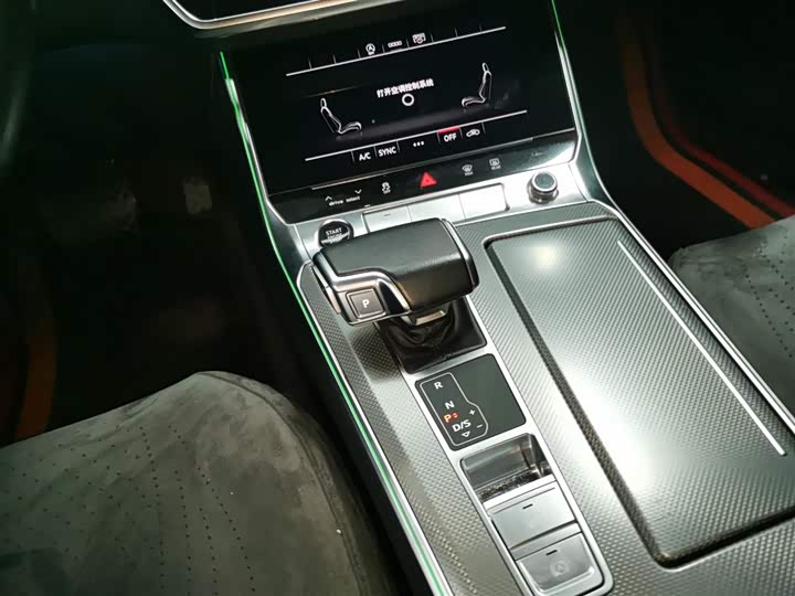 Фото 14 - Audi A6L
