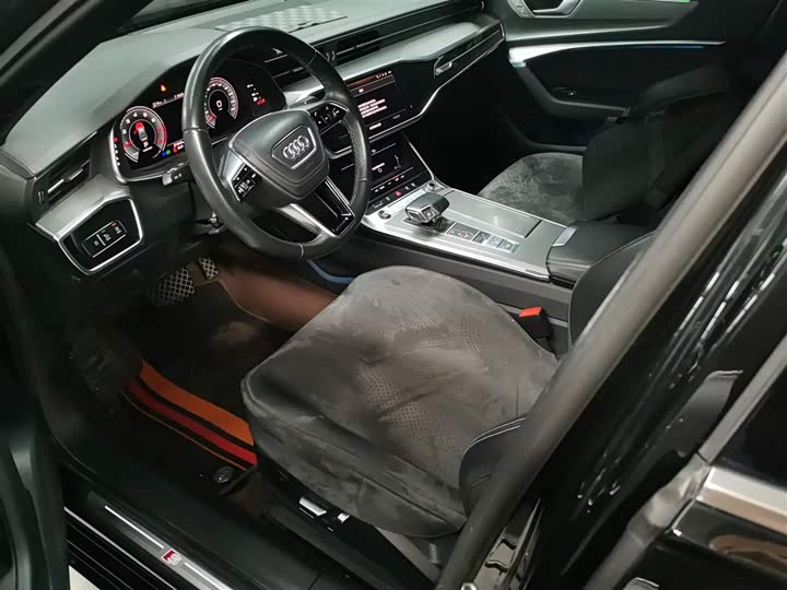 Фото 15 - Audi A6L