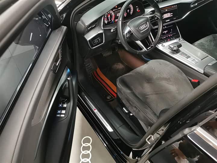 Фото 16 - Audi A6L