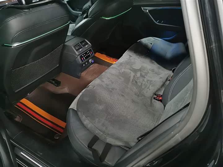 Фото 17 - Audi A6L