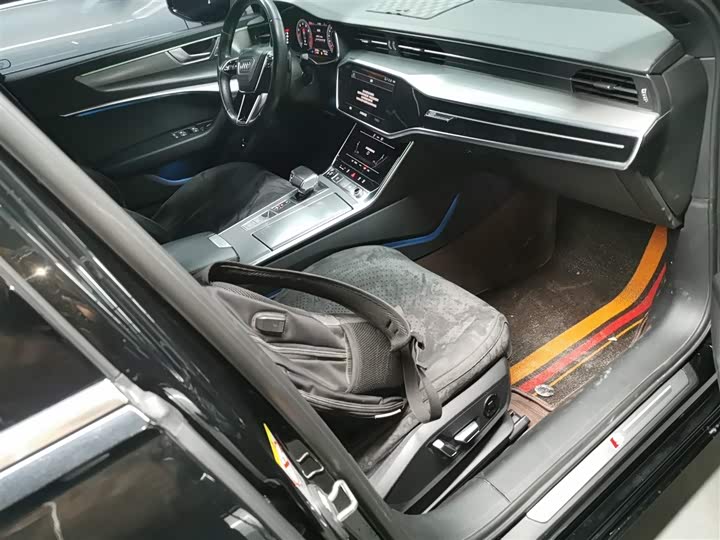 Фото 25 - Audi A6L