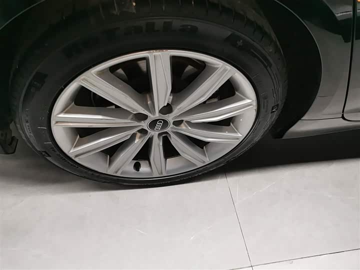 Фото 26 - Audi A6L