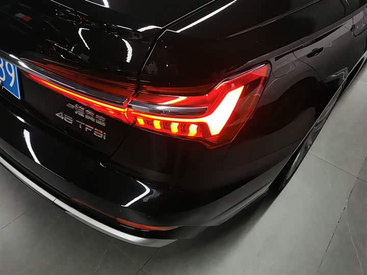 Фото 8 - Audi A6L