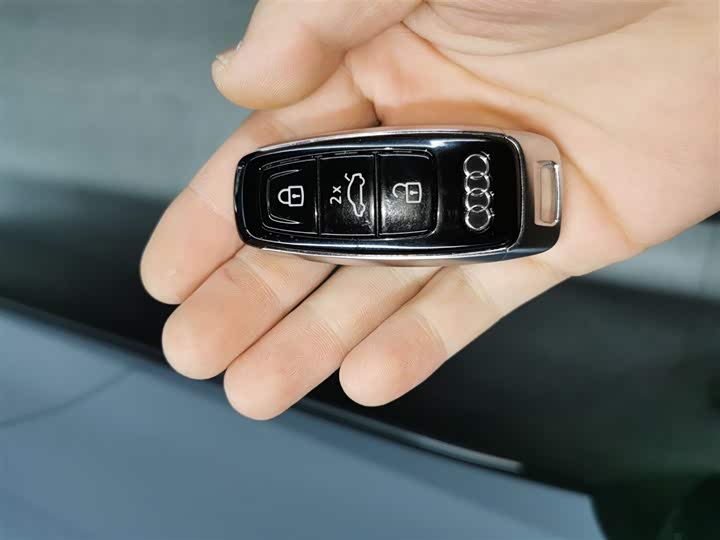 Фото 9 - Audi A6L