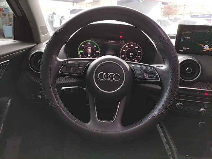 Фото 11 - Audi Q2L e-tron