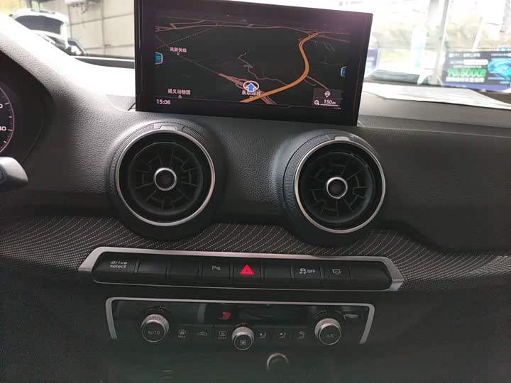 Фото 13 - Audi Q2L e-tron