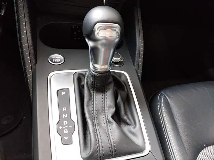 Фото 14 - Audi Q2L e-tron