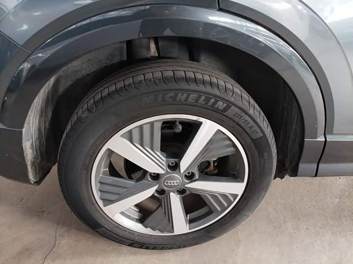 Фото 26 - Audi Q2L e-tron