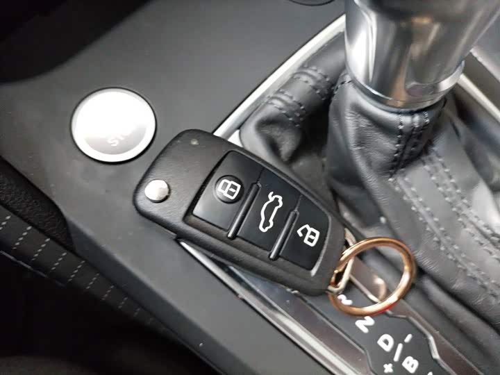 Фото 9 - Audi Q2L e-tron