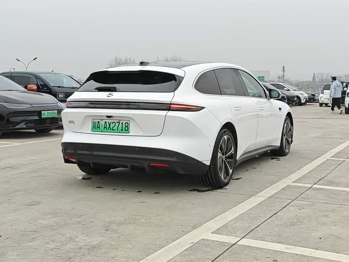 Фото 10 - Nio ET5T