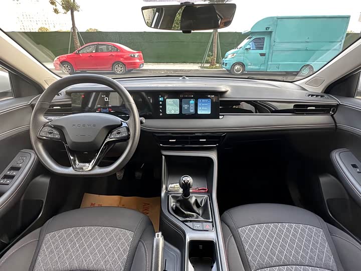 Фото 12 - Roewe i5