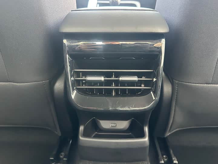 Фото 16 - Roewe i5