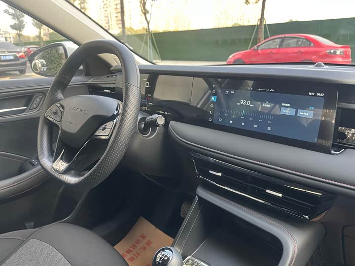 Фото 17 - Roewe i5