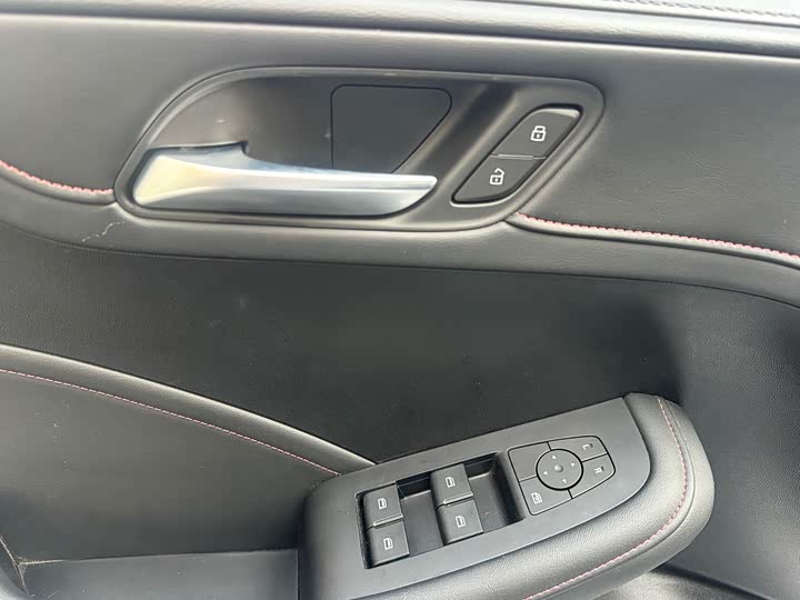 Фото 19 - Roewe i5