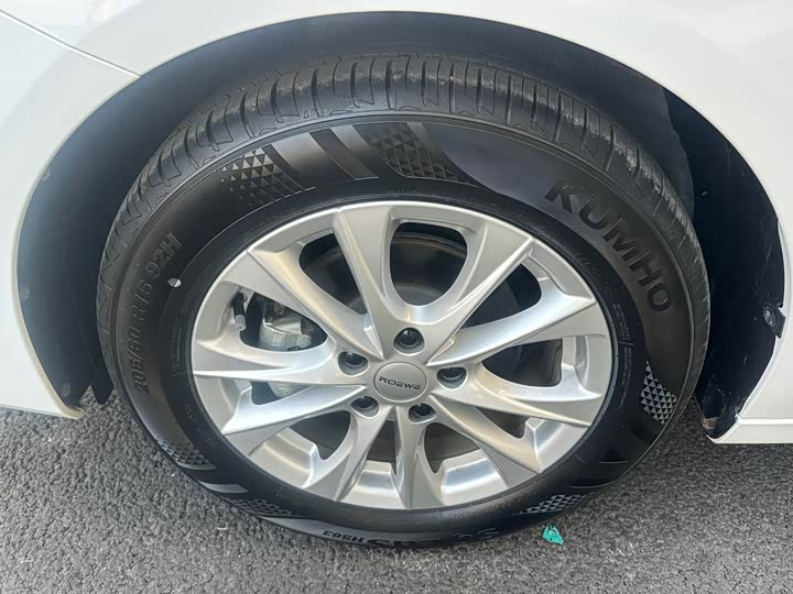 Фото 25 - Roewe i5