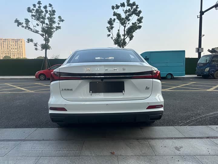 Фото 6 - Roewe i5