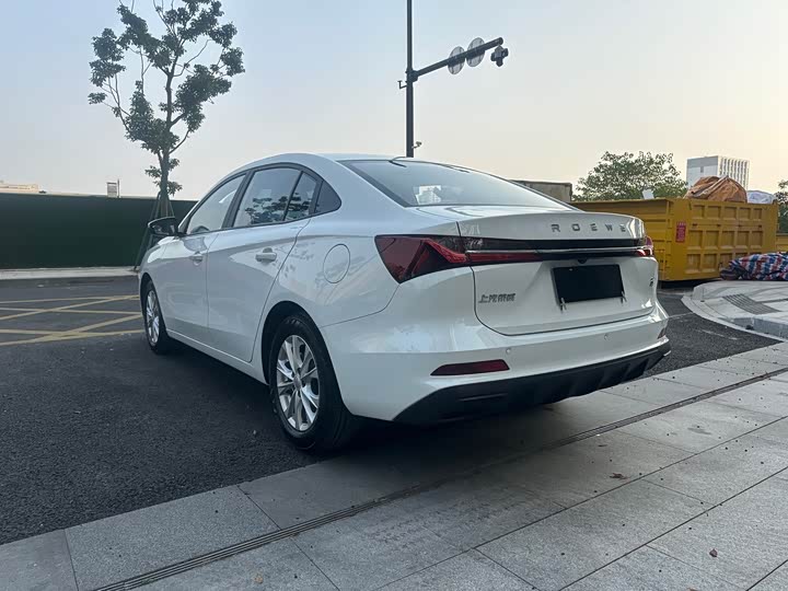 Фото 7 - Roewe i5