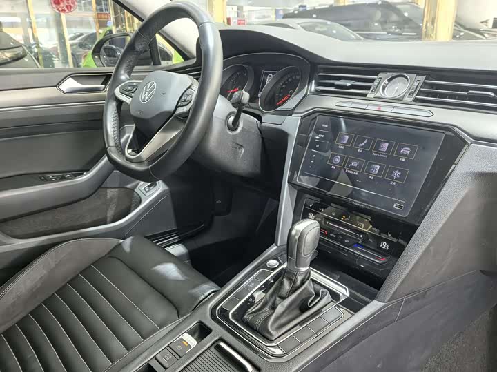 Фото 12 - Volkswagen Magotan