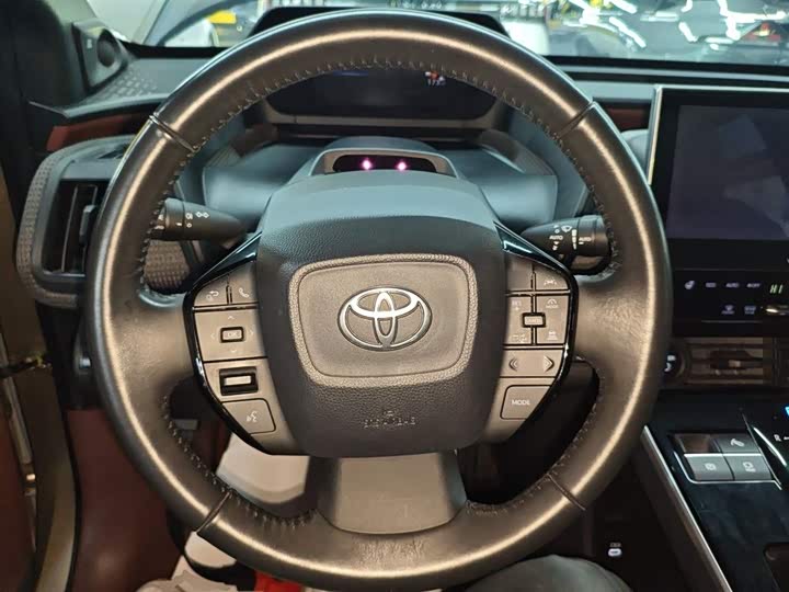 Фото 11 - Toyota bZ4X