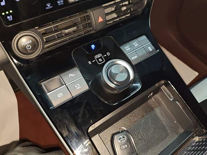 Фото 14 - Toyota bZ4X