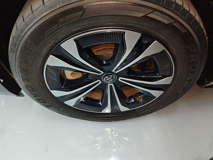 Фото 23 - Toyota bZ4X