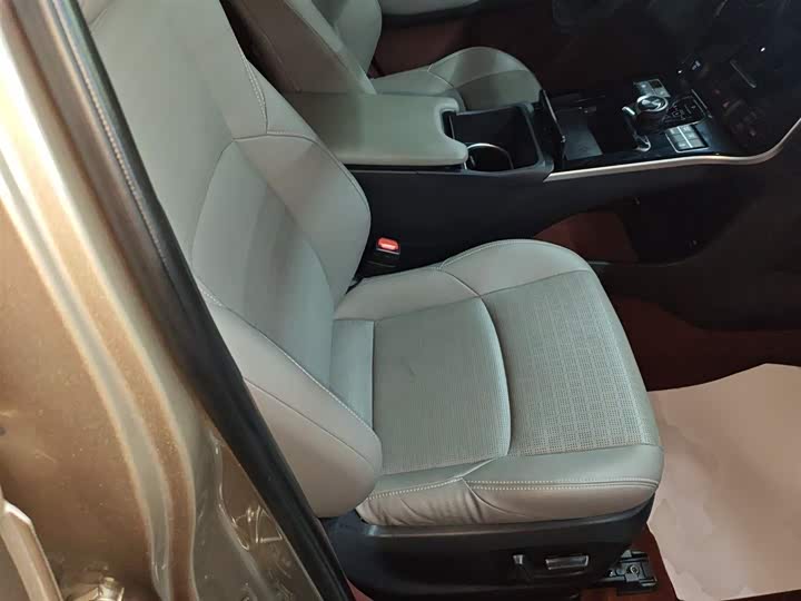 Фото 25 - Toyota bZ4X