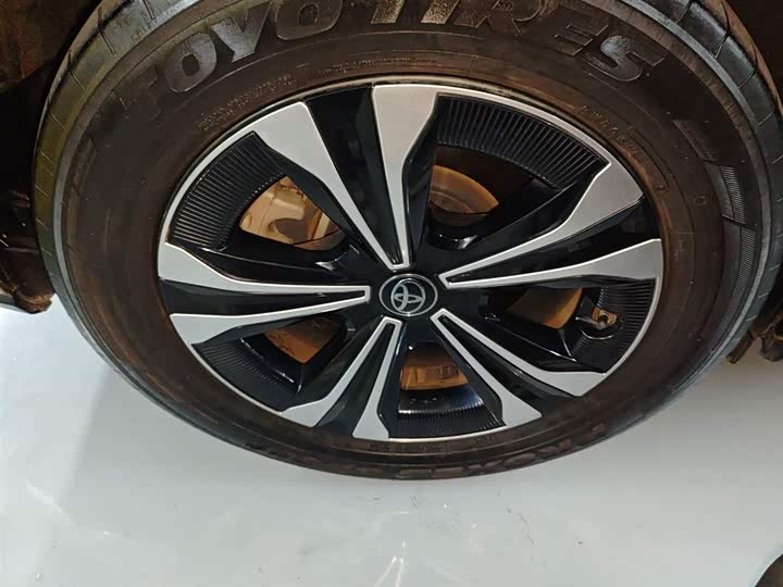 Фото 26 - Toyota bZ4X